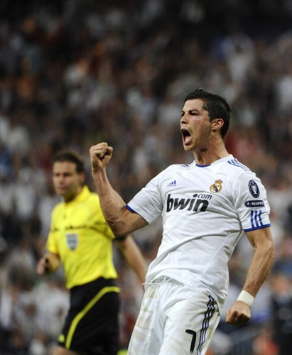  托特纳姆热刺主场完胜富勒姆巩固欧冠席位  