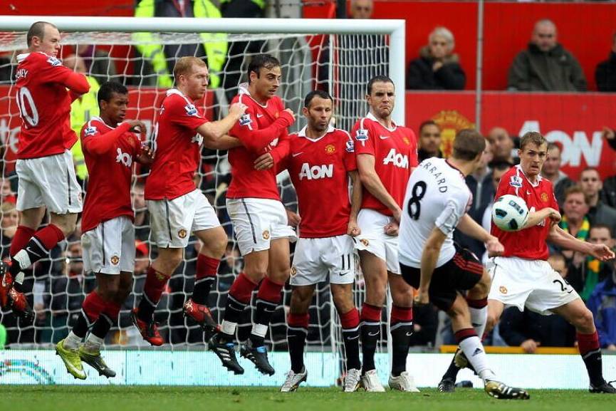  沃尔夫斯堡任意球配合巧妙，直接破门展现战术素养